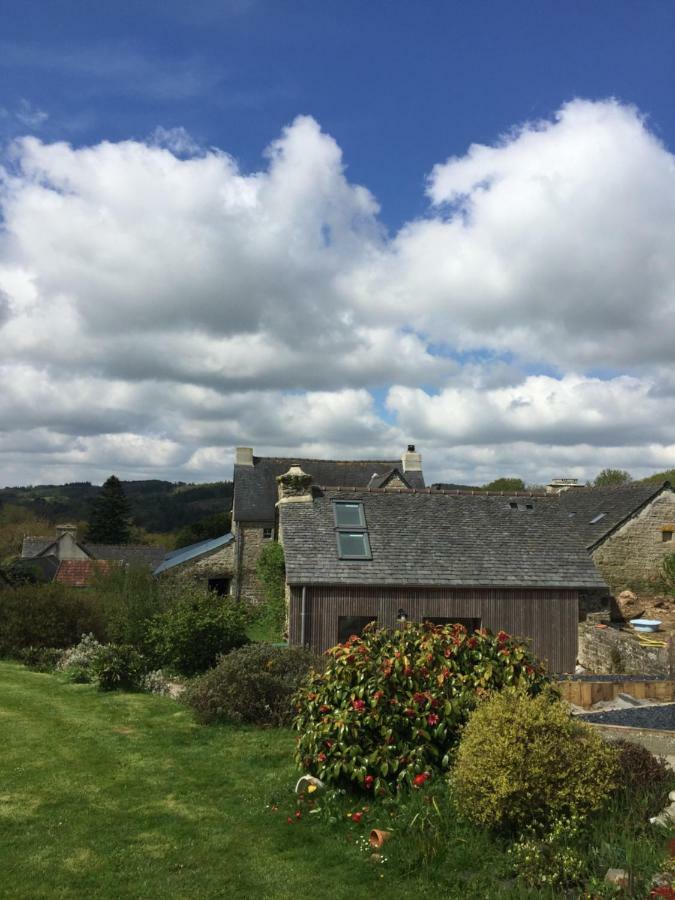 Le Gite "Le Grand Chene" Le Cloitre-Saint-Thegonnec Exterior foto